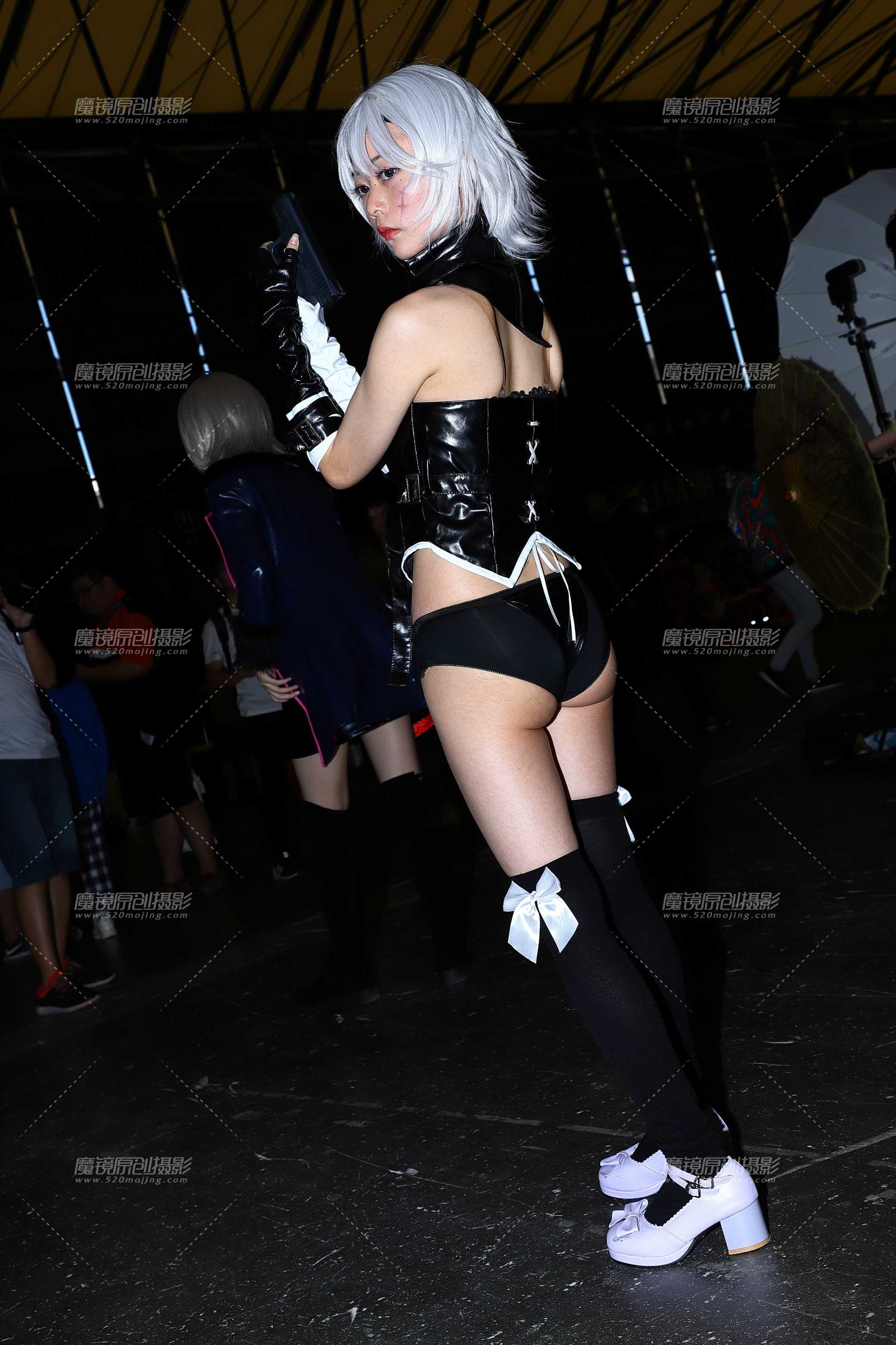 黑色紧身皮衣短裤 coser